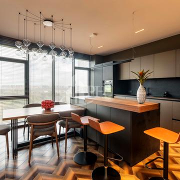 Буслівська вул., 12