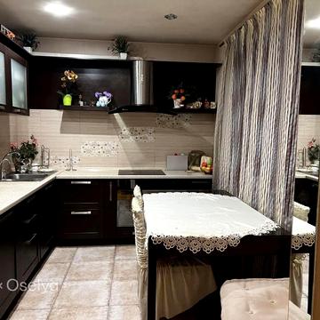 Червоної Калини просп. (Володимира Маяковського), 1