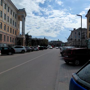 Листопадова вул., 8