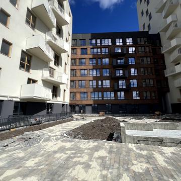 Джона Ленона вул., 1