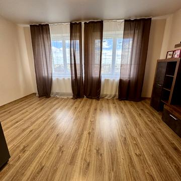 Наварійська вул., 29