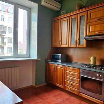 Антоновича вул. (Горького), 4/6