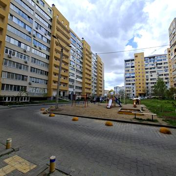 Академіка Сахарова вул., 16