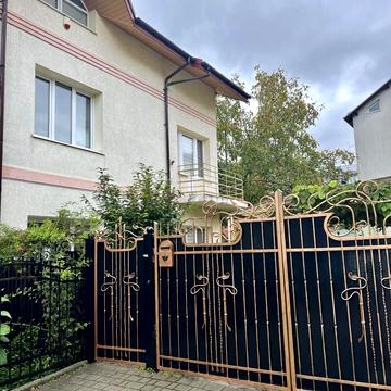 Академіка Степана Рудницького вул., 71