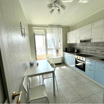 Європейського Союзу просп. (Правди), 45