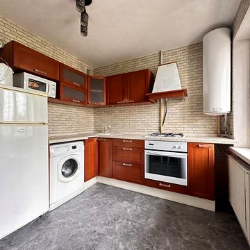 Оболонська пл. (Дружби Народів СРСР), 5