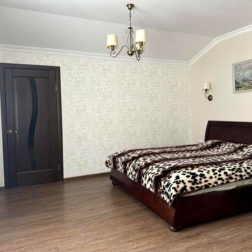 Пантелеймонівська вул., 8