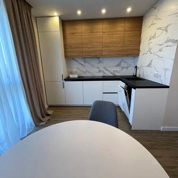 Джона Маккейна вул. (Івана Кудрі), 1-Б