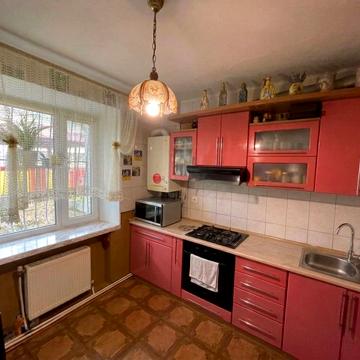 Космонавтів просп., 72