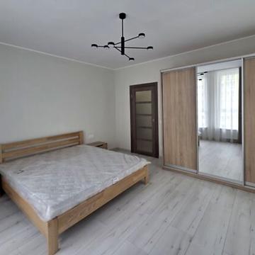 Олеся Бердника вул., 1