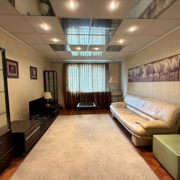 Академіка Корольова вул., 17