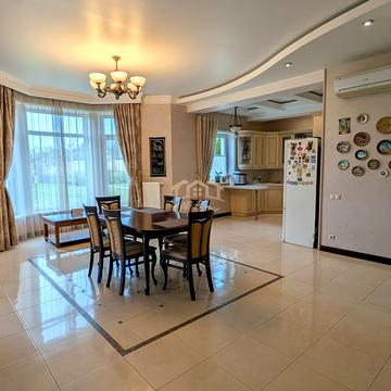 Космонавтів