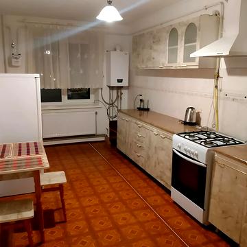 Пасічна вул., 38