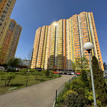 Сімї Кульженків вул. (Петра Дегтяренка), 37