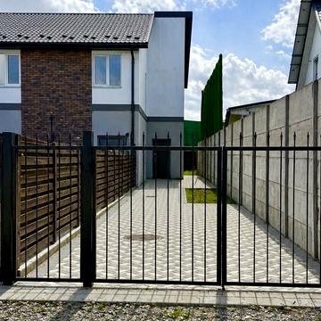 Незалежності, 12