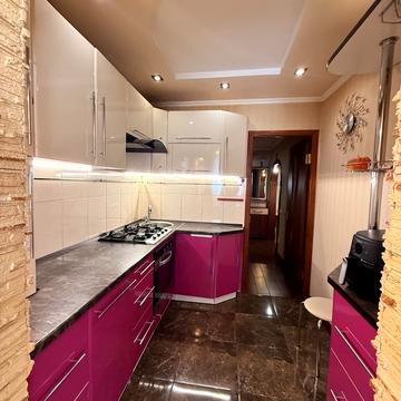 Євгена Тельнова вул., 12