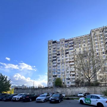 Срібнокільська вул., 4