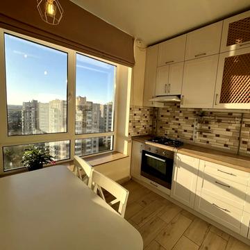 Боголюбова вул., 14