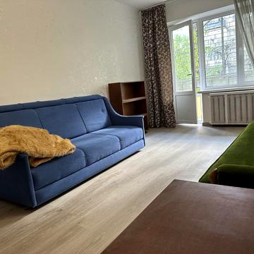 Єреванська вул., 13 к1