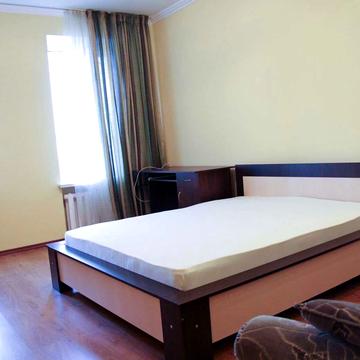 Тополина вул., 30