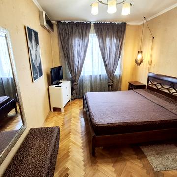 Академіка Заболотного вул., 28