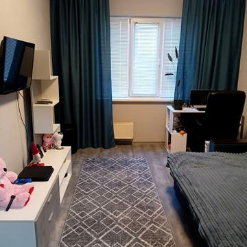 Європейського Союзу просп. (Правди), 17-Б