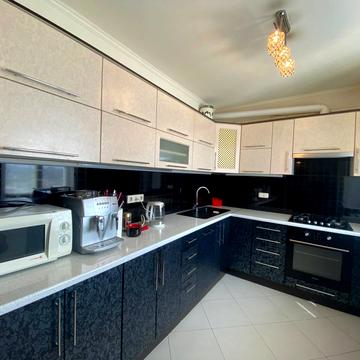 Володимира Івасюка вул., 42