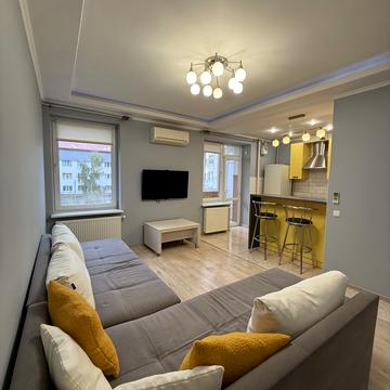 Леоніда Перфецького вул., 11