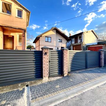 Шкільна вул., 1