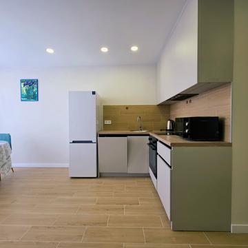 Олега Мудрака вул. (Генерала Наумова), 1-Б