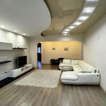 Андрія Верхогляда вул. (Михайла Драгомирова), 4