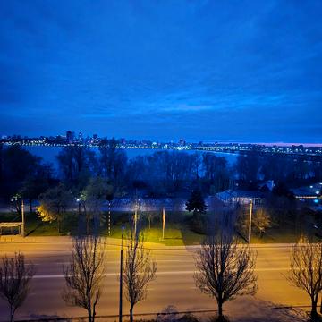 Сонячна Набережна вул. (Маршала Малиновського), 6