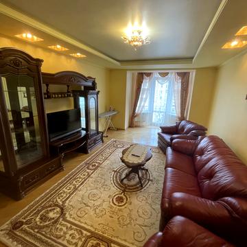 Плугова вул., 8