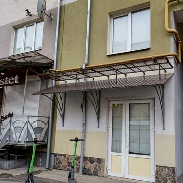 Тролейбусна вул., 15