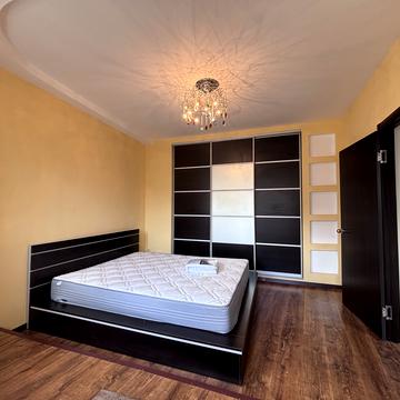 Дніпровська набережна вул., 19-В