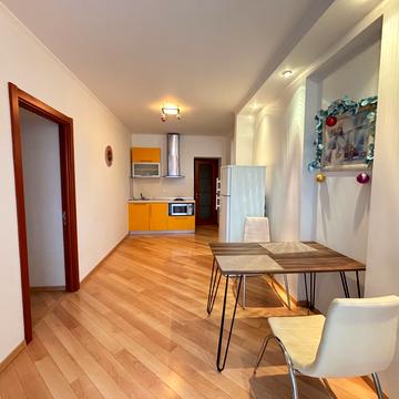 Академіка Павлова вул., 144