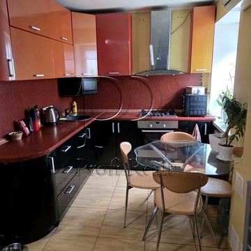 Леоніда Каденюка просп. (Юрія Гагаріна), 9