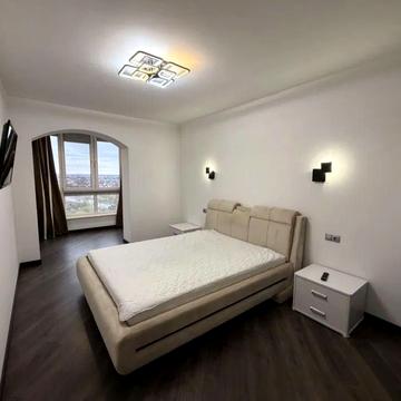 Володимира Івасюка вул., 82