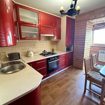 Євгена Коновальця вул., 4