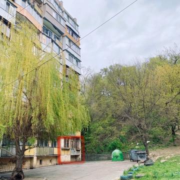 Нижньоюрківська вул., 13