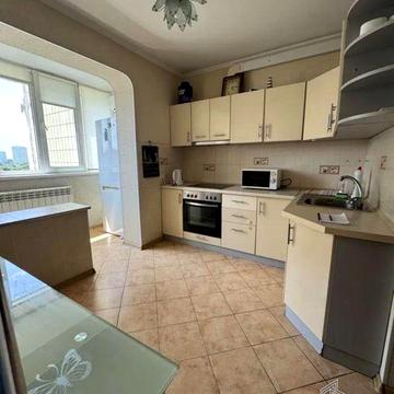 Академіка Єфремова вул. (Командарма Уборевича), 25