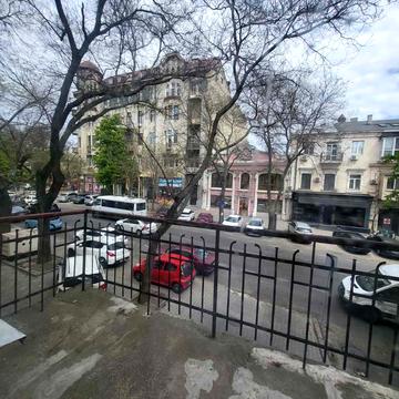 Святослава Караванського вул. (Жуковського), 2