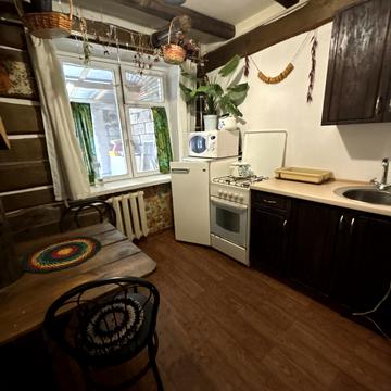 Ньютона вул., 121