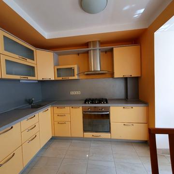 Рибальська вул., 8