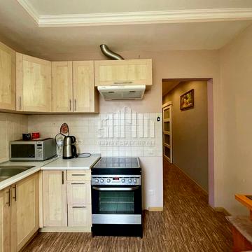 Святошинська вул., 27