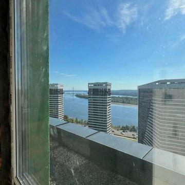 Дніпровська набережна вул., 19