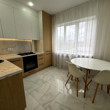 Писаржевського вул., 3