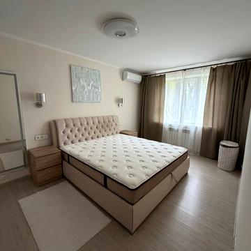 Леся Курбаса просп., 14