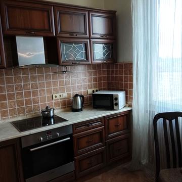 Володимира Івасюка просп. (Героїв Сталінграду), 8