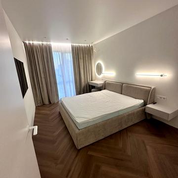 Угорська вул., 12